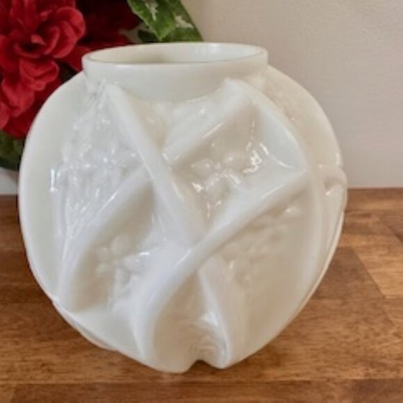Vintage Milk Glass Vase Floral Motif – Mid-Century Sculpted Raised Leaf Design - Picture 2 of 5